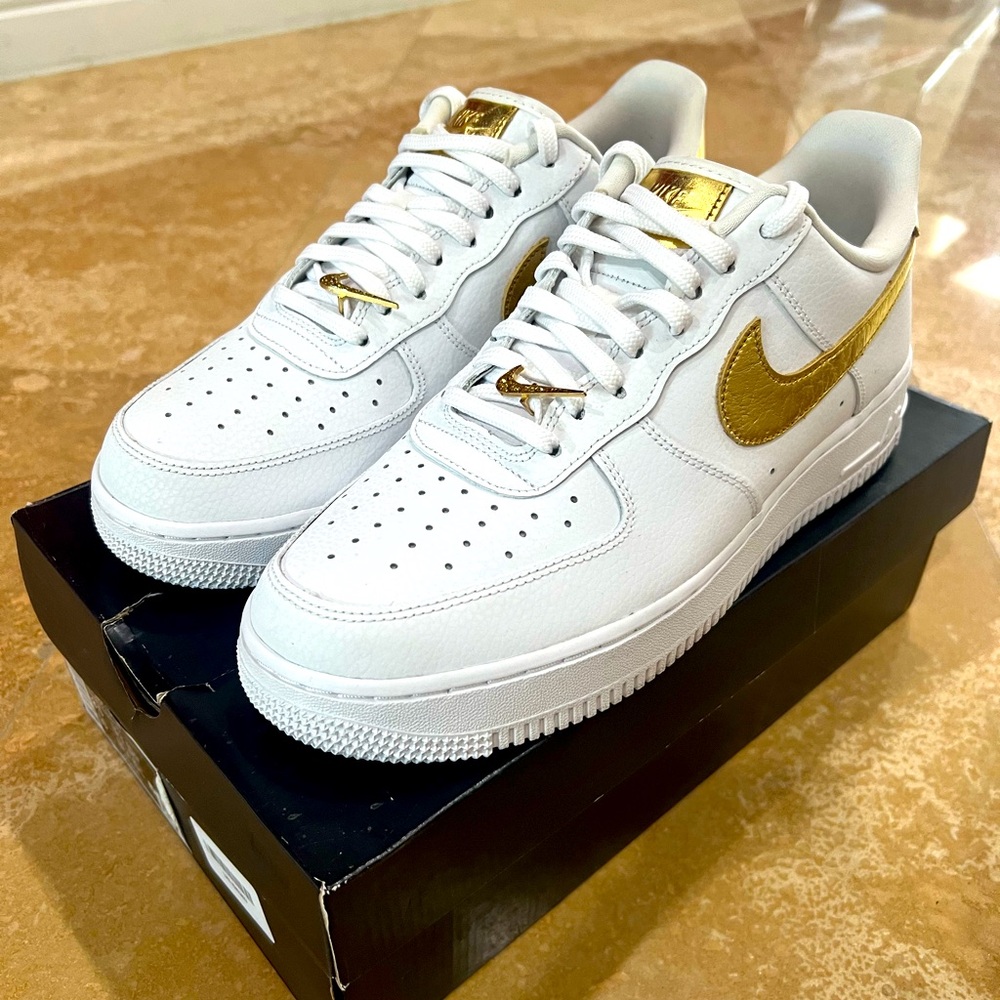 Nike Air Force 1 Metalic White/Gold